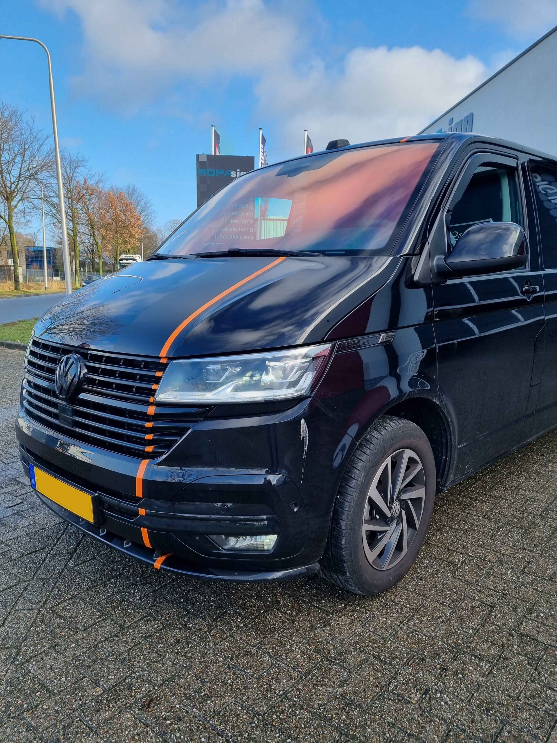 Volkswagen T6 _ Wrappen _ Striping _ Koplampen smoken